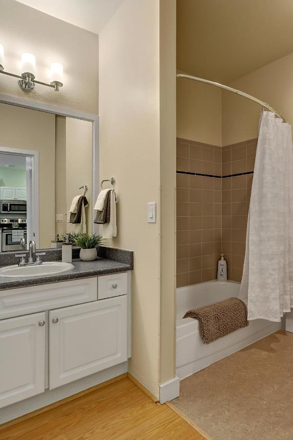 City Water View Oasis With Pool & Gym Near Cruise In Heart Of Seattle Luaran gambar